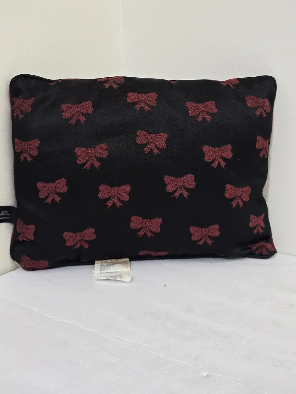 LA FRANCE HOME Christmas Seasonal Kitten Accent Pillow 12.5